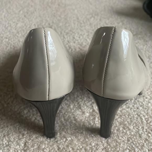 LANE BRYANT Pantene leather 2-tone shoe! - Picture 4 of 8